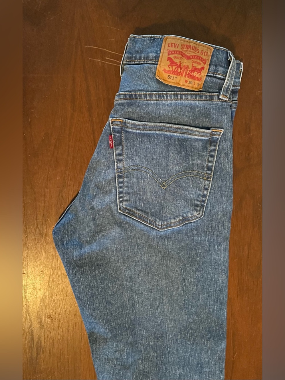 Levi's 511 Slim Straight Men's Jeans in Medium Wash Blue Denim W30 x L32